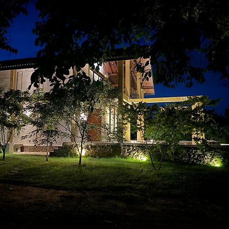 The Villa Lakeshore Anuradhapura Exterior foto
