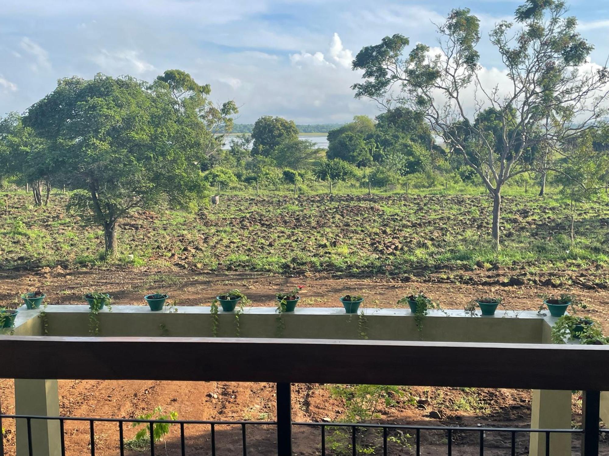The Villa Lakeshore Anuradhapura Exterior foto