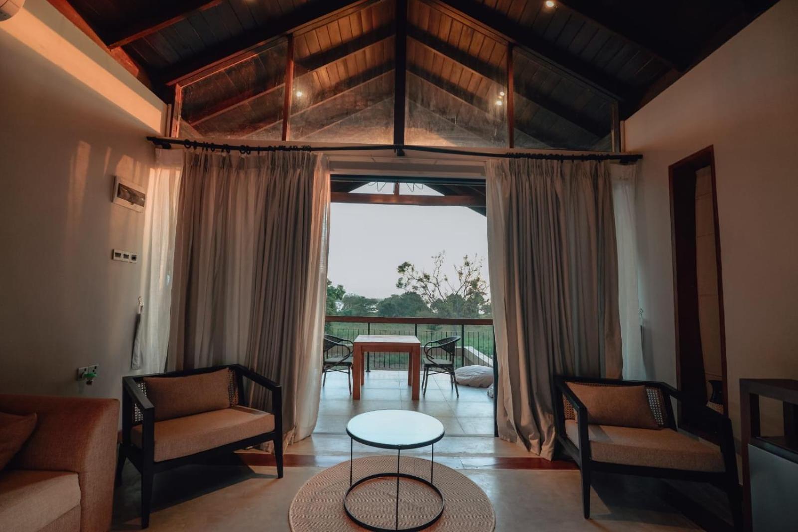 The Villa Lakeshore Anuradhapura Exterior foto