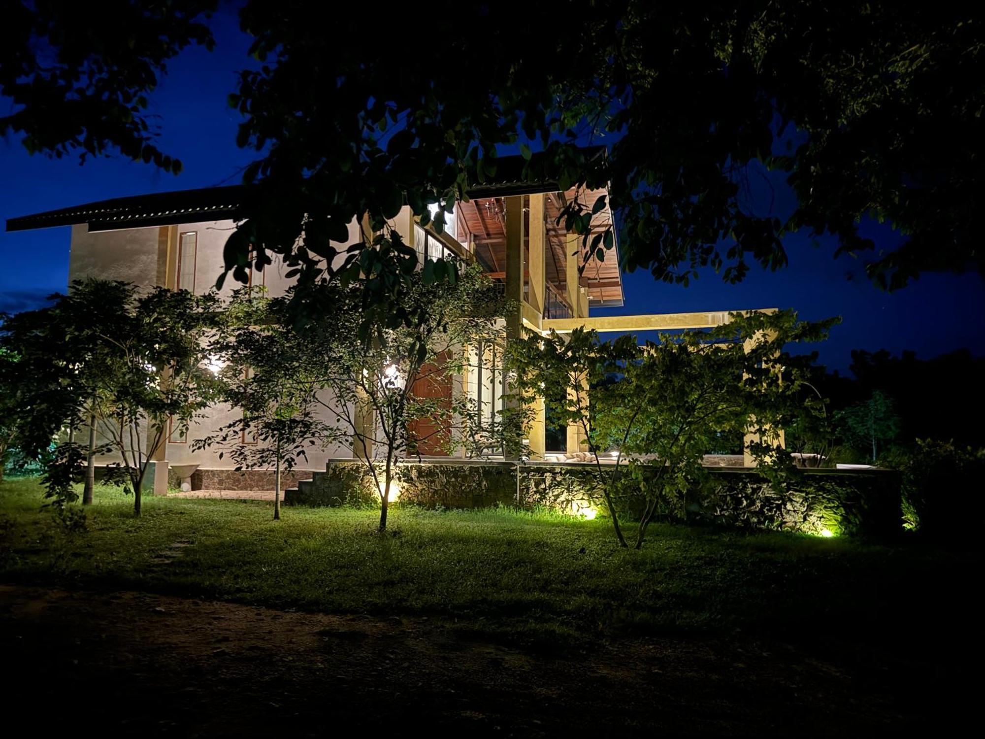The Villa Lakeshore Anuradhapura Exterior foto